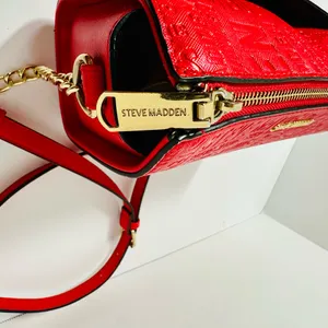 Steve Madden Red Logo Crossbody Bag NWOT 9” x 6” x 4” thumbnail 4