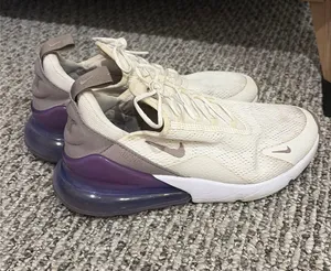 Nike Air Max 270 Shoes thumbnail 1
