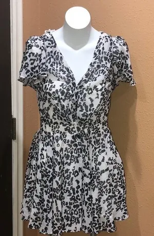 Nasty gal white and black short sleeve dress thumbnail 1