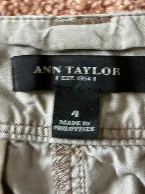 Ann Taylor Loft Women’s Size 4 Beige Convertible Roll-Up Capri Pants thumbnail 2