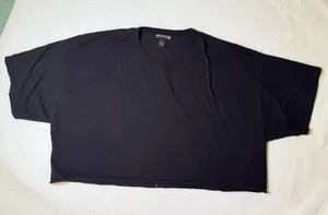 Pretty Little Thing black crop tshirt thumbnail 1