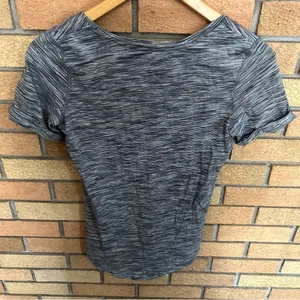 Lululemon Short Sleeve V-Neck Short Sleeve Tee Heathered Gray Black Size 2 thumbnail 4