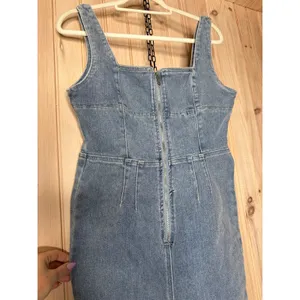 NWT Lulus Keep Groovin' Light Wash Denim Zip-Front Jumpsuit Blue Party Size L thumbnail 4