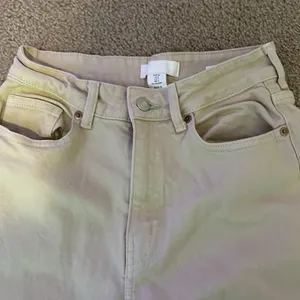 H & M Tan Jeans Size 4- imperfection on back as shown in picture thumbnail 2