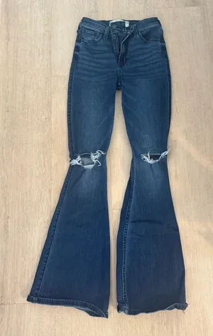 Hollister High-Rise Flare Jeans Women’s 00R W24 Dark Wash Distressed Y2K thumbnail 1