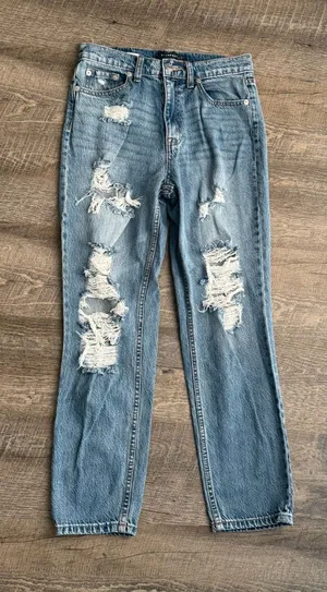 Aeropostale ripped jeans thumbnail 1