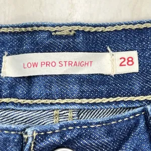 Levis Low Pro Straight Jeans Womens 28 Medium Wash Blue Denim A36 thumbnail 2