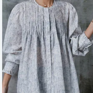 Light Blue Floral Pintuck Tunic Blouse Size M thumbnail 1