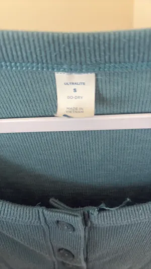 Old navy top thumbnail 2