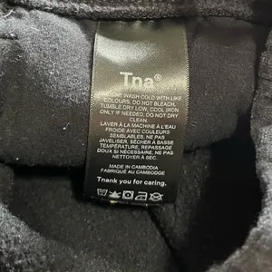 Aritzia TNA Black Cozy Fleece Sweatshorts Drawstring Pockets Women’s Sz S EUC thumbnail 6