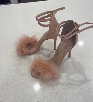 Pink feathered heels Size 7 thumbnail 5
