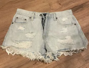 Aeropostale sz 4 distressed denim shorts thumbnail 1