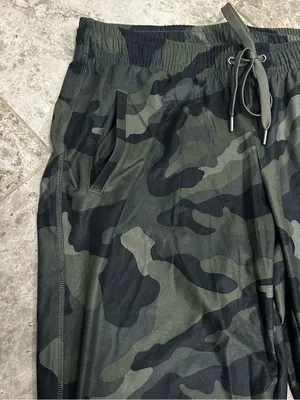Old Navy Breathe ON Jogger Pants NEW Mid Rise Medium Green Camo thumbnail 3