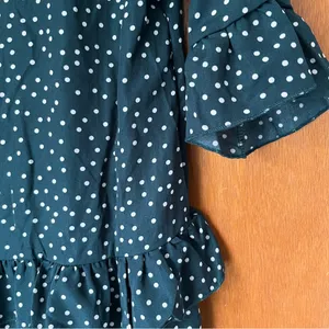 •Polka dot ruffled tunic• Size L Green Size L thumbnail 7