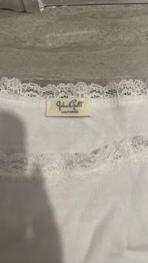 Brandy Melville Cropped Tops thumbnail 3