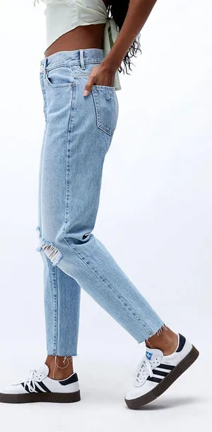 PacSun Light Blue Ultra High Waisted Slim Fit Mom Jeans Size 26 thumbnail 3