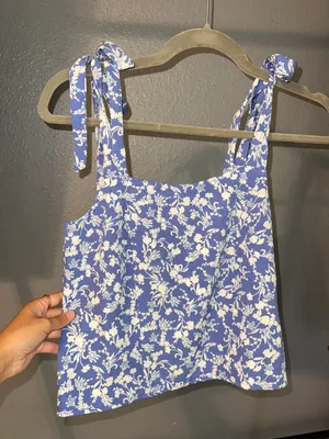 Old Navy NWT  BLUE FLORAL TOP thumbnail 1