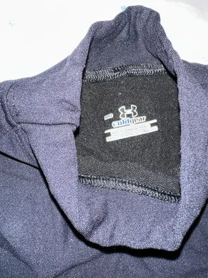 Under Armour black athletic long sleeve thumbnail 2