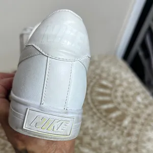Nike White Athletic Shoes Classic Design thumbnail 3