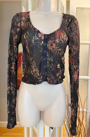 ✨Free People Cropped Floral Top XS✨ thumbnail 1