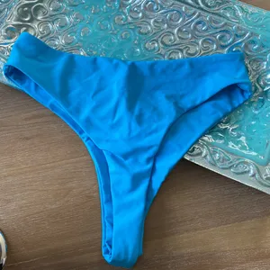 Turquoise bikini Size M thumbnail 3