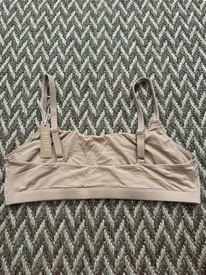 Skims Bralette  thumbnail 4