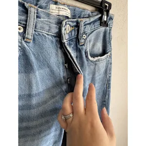 Zara Light Wash Blue Denim Distressed Flare Leg Jeans Women’s 2 Casual thumbnail 3