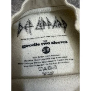 Def Leppard Love Bites Graphic Sweatshirt S Cream Goodie Two Sleeves Oversized thumbnail 4