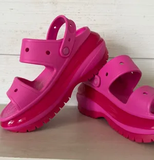 Crocs Classic Mega Crush Sandal Unisex Thick Sole Womens 8 Mens 6 Hot Pink NEW thumbnail 1