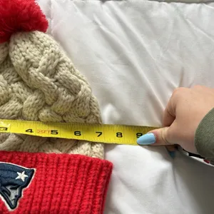 New England Patriots Chunky Knit‎ Hat Pom Pom Cuff Red Womens NFL Team Apparel thumbnail 2
