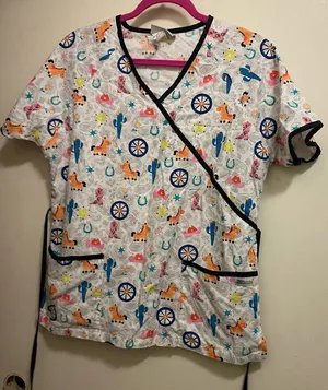 UA Scrubs Womens Scrubs Scrub Top Shirt M 40” Western Horse Cactus Wagon Wheel thumbnail 1