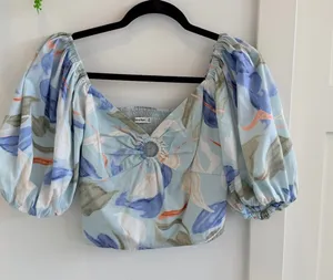 Abercrombie & Fitch Pastel Blue Floral Puff-Sleeve Crop Top thumbnail 1