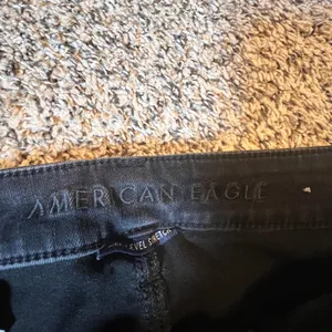 American Eagle Hi-Rise Jegging Black Distressed Ripped Skinny Jeans Womens 6 Reg thumbnail 2
