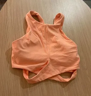 Athleta Conscious Crop Tank Top Small Peach Sleeveless Fitted Removable Pads thumbnail 1