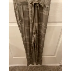 Thread & Supply Sage Camo Soft Elastic Waist Jumper, S thumbnail 5