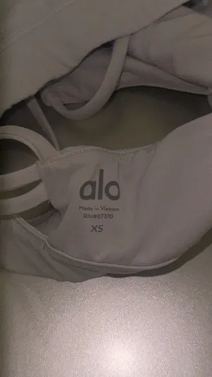 Alo sports bra thumbnail 2