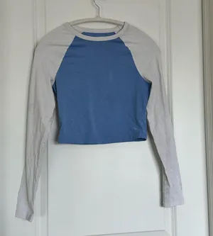 PINK Victoria's Secret Baseball top thumbnail 1