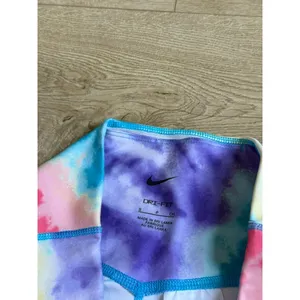 EUC Nike One Women's Mid-Rise 7" Tie-Dye Bike Shorts Multicolor training size S thumbnail 4