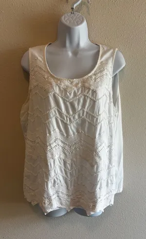 Chico's Tank Top Size 3 White Lace Sequin Chevron‎ Sleeveless Boho Scoop Neck thumbnail 1