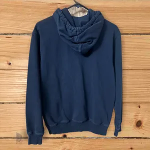 Woman’s Black And Gold Timberland Hoodie Size Small thumbnail 2