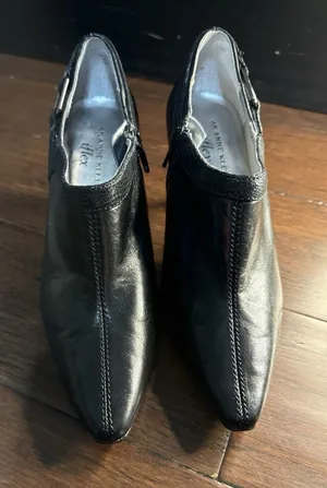 Anne Klein Iflex Black Leather Ankle Booties Boots Women's Size 6M Witchy thumbnail 1