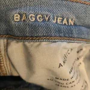 American Eagle Baggy Jean 6 Short Vintage Light Wash thumbnail 4