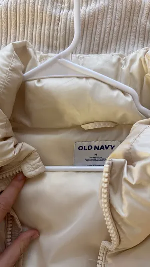 Old Navy Cream Puffer Jacket thumbnail 4
