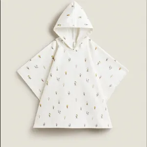 ZARA Peanuts printed‎ poncho thumbnail 1