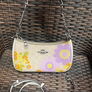 NWT COACH Teri Shoulder Bag In Signature Canvas With Floral Print cbg73 thumbnail 2