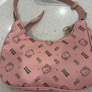 Hello Kitty Pink Shoulder Bag Gold Accessories NEW thumbnail 4