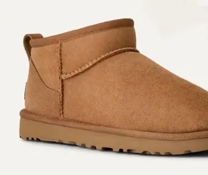 UGG Mini Boots Classic Women’s thumbnail 1