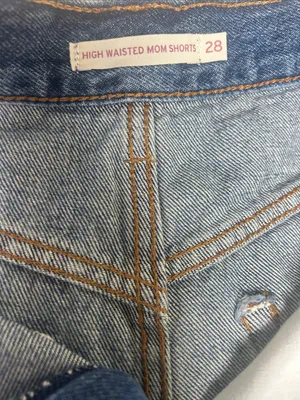Levi's Shorts Women's Size 28 High Waisted Mom Shorts Frayed Hem Medium Wash thumbnail 8