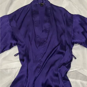 Victoria’s Secret Satin Short Kimono Robe thumbnail 2