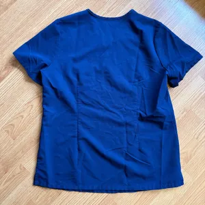 FIGS Catarina One-Pocket Scrub Top Size Medium thumbnail 5
